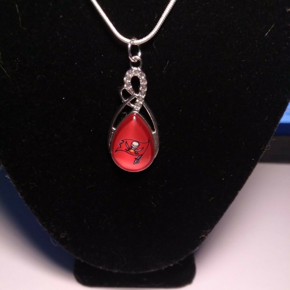 Tampa Bay Buccaneers NFL Charm w/ 925 Chain NEW